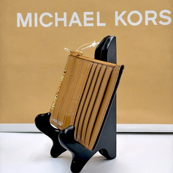 MICHAEL KORS JET SET TRAVEL MEDIUM TZ CARD CASE IN DEER COLOR